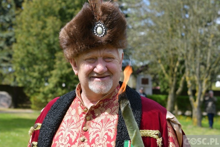 Rokitno. Jak co roku były salwy armatnie na cześć Królowej Polski