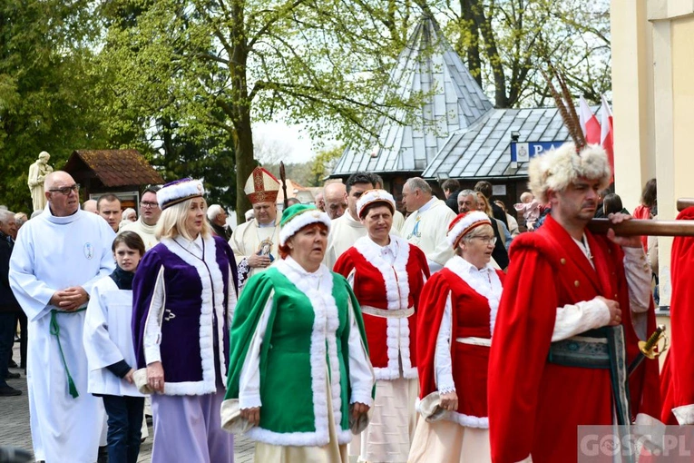 Rokitno. Jak co roku były salwy armatnie na cześć Królowej Polski