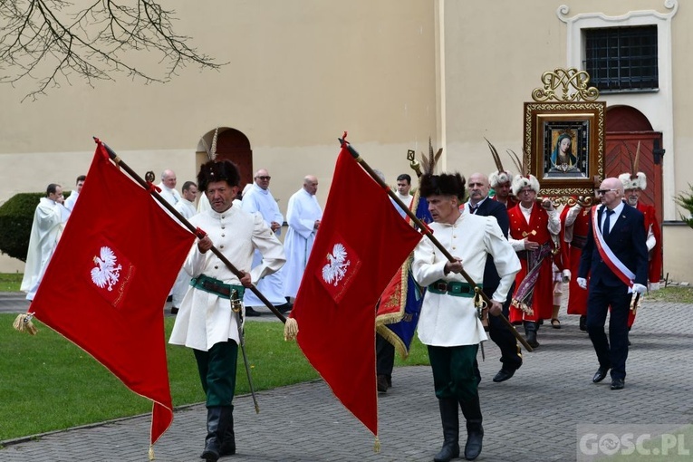 Rokitno. Jak co roku były salwy armatnie na cześć Królowej Polski