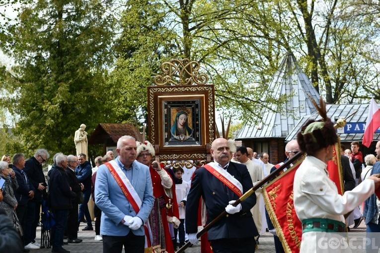 Rokitno. Jak co roku były salwy armatnie na cześć Królowej Polski