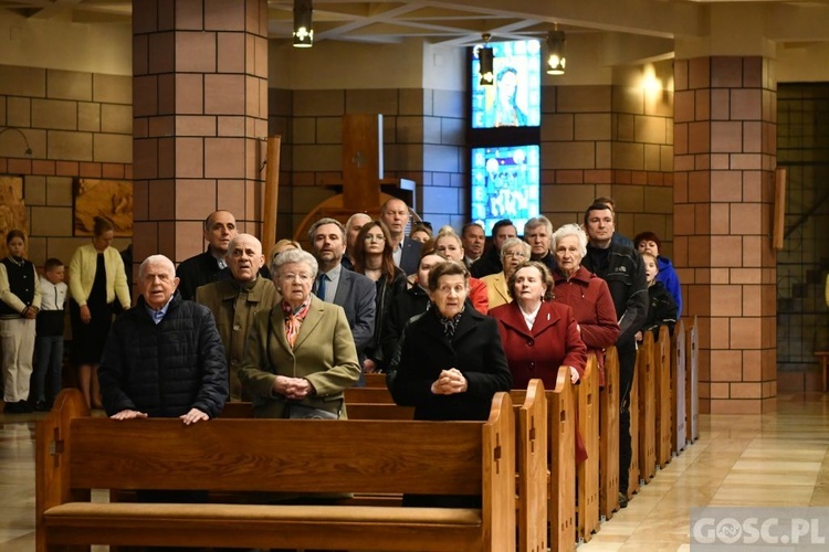 Nowa Sól. Tablica upamiętniającą zamordowanych w Katyniu kapelanów 