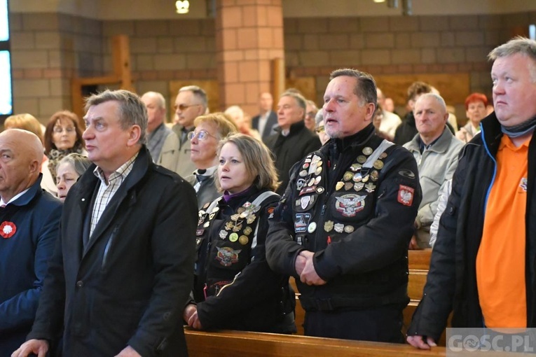 Nowa Sól. Tablica upamiętniającą zamordowanych w Katyniu kapelanów 
