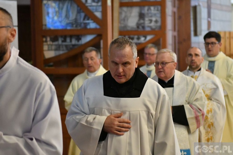 Nowa Sól. Tablica upamiętniającą zamordowanych w Katyniu kapelanów 