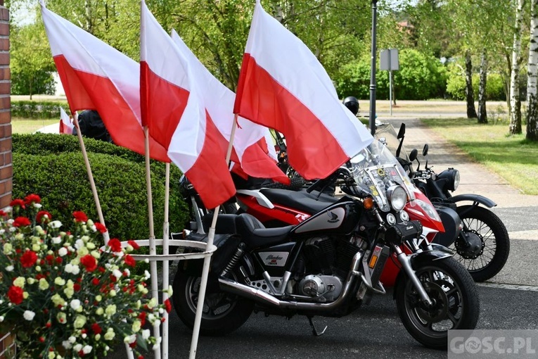 Nowa Sól. Tablica upamiętniającą zamordowanych w Katyniu kapelanów 