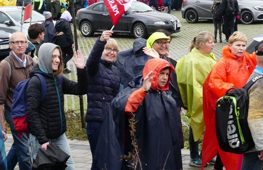 Pielgrzymi łagiewniccy dotarli do celu - w sanktuarium św. Jana Pawła II - 2023