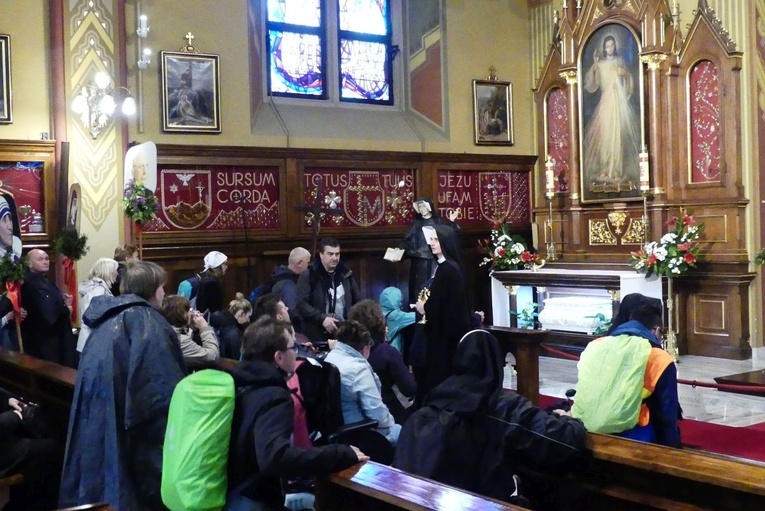 Pielgrzymi dotarli do celu - w drodze do kaplicy relikwii św. Faustyny - 2023