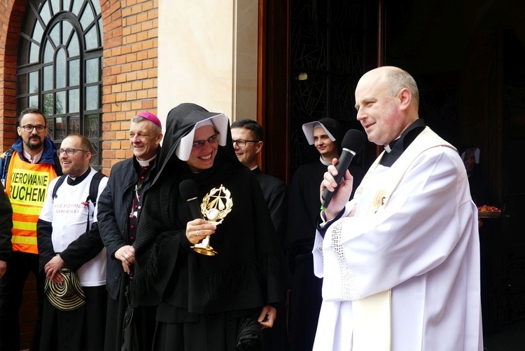 Pielgrzymi dotarli do celu - w drodze do kaplicy relikwii św. Faustyny - 2023