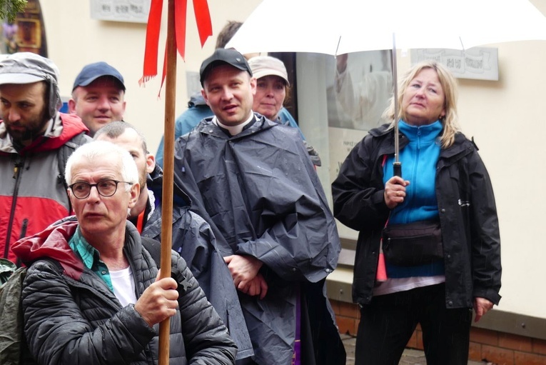 Pielgrzymi dotarli do celu - w drodze do kaplicy relikwii św. Faustyny - 2023