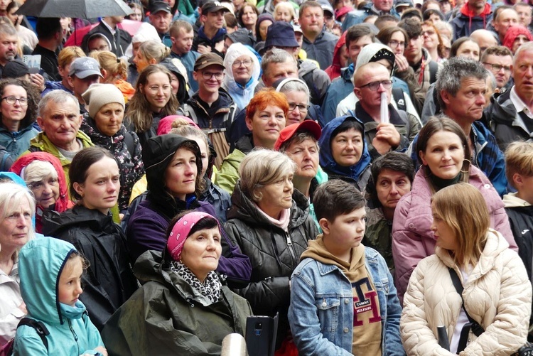 Pielgrzymi dotarli do celu - w drodze do kaplicy relikwii św. Faustyny - 2023