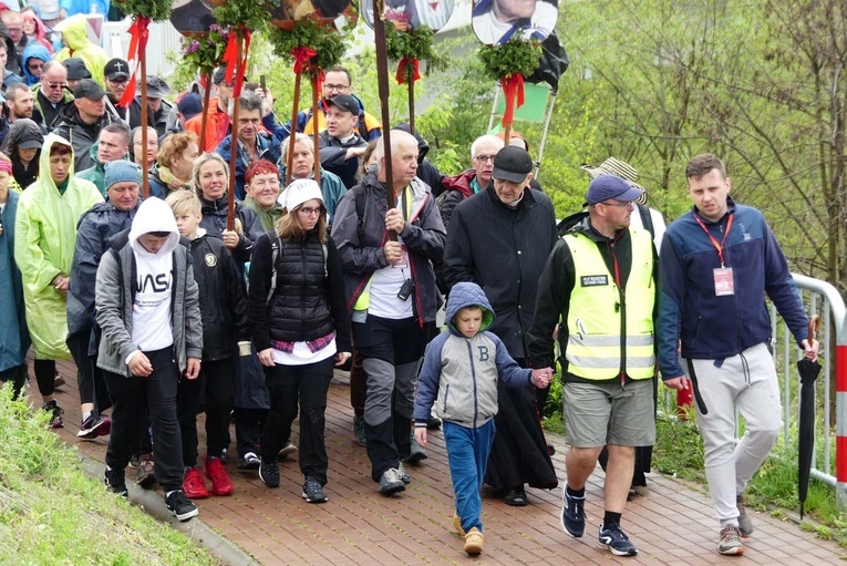Pielgrzymi dotarli do celu - w drodze do kaplicy relikwii św. Faustyny - 2023