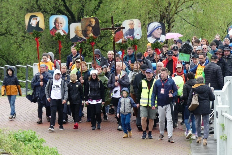 Pielgrzymi dotarli do celu - w drodze do kaplicy relikwii św. Faustyny - 2023