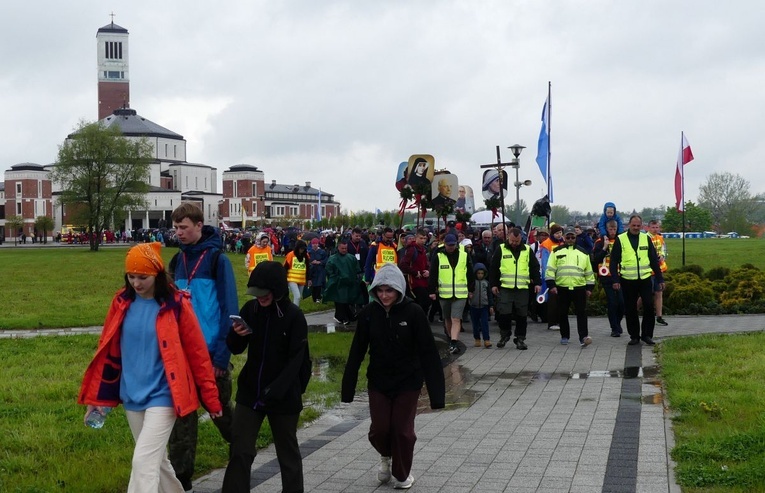 Pielgrzymi dotarli do celu - w drodze do kaplicy relikwii św. Faustyny - 2023
