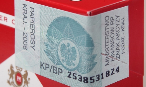 CBŚP zatrzymało byłego wicepremiera i jego syna ws. nielegalnych papierosów