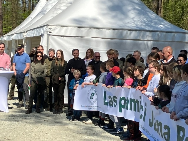 Wojbórz. Biskup wziął udział w sadzeniu drzew