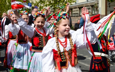Litwa: W centrum Wilna wielotysięczna Parada Polskości