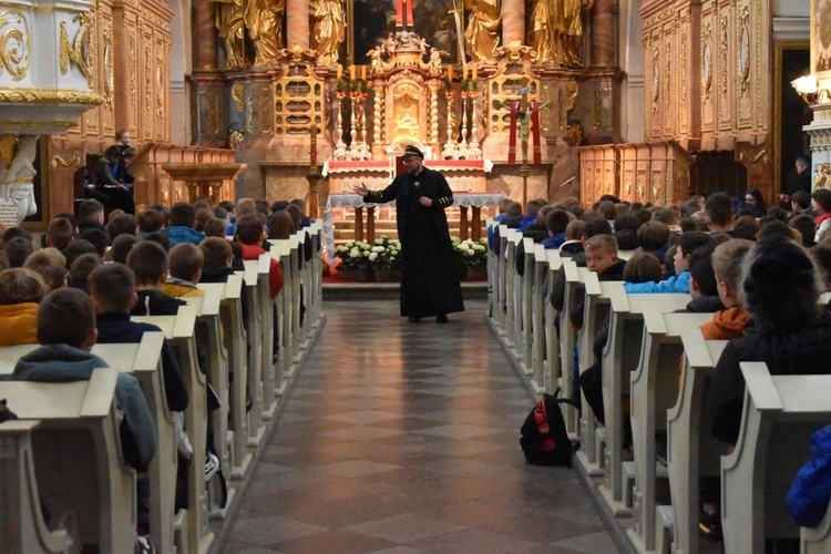 Ministranci z całej diecezji przyjechali dziś na pielgrzymkę do Paradyża