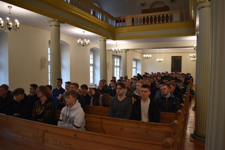 Ministranci z całej diecezji przyjechali dziś na pielgrzymkę do Paradyża