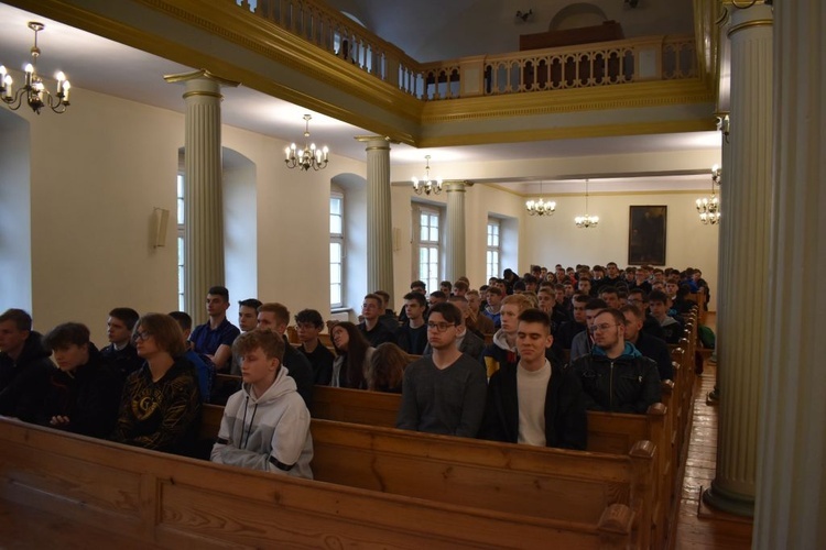 Ministranci z całej diecezji przyjechali dziś na pielgrzymkę do Paradyża