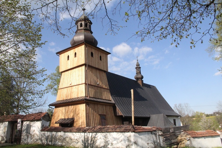 Zabytkowy kościół w Skrzydlnej jest o dwa lub trzy wieki starszy niż dotąd sądzono