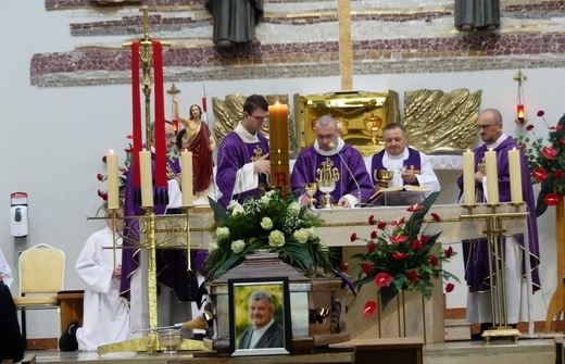 Pogrzeb śp. ks. Władysława Penkali SMA u św. Stanisława w Andrychowie
