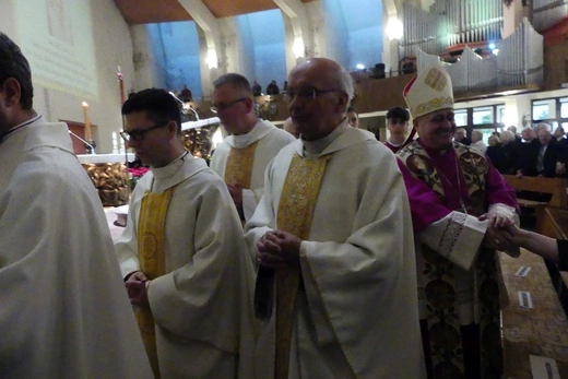 Potrójny jubileusz w parafii Jezusa Chrystusa Odkupiciela Człowieka na os. Karpackim w Bielsku-Białej