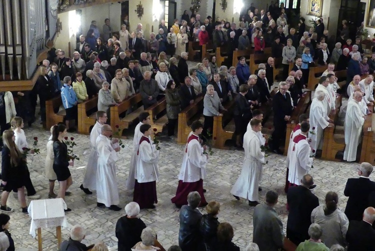 Potrójny jubileusz w parafii Jezusa Chrystusa Odkupiciela Człowieka na os. Karpackim w Bielsku-Białej