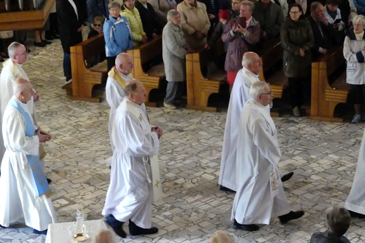 Potrójny jubileusz w parafii Jezusa Chrystusa Odkupiciela Człowieka na os. Karpackim w Bielsku-Białej
