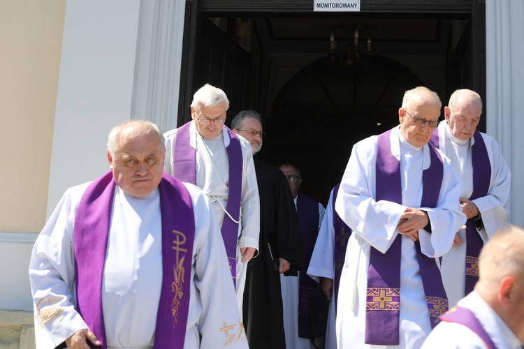 Ostatnie pożegnanie śp. ks. Mariana Kubeckiego w Dębowcu