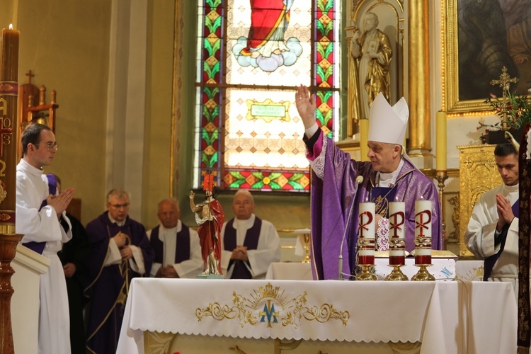 Ostatnie pożegnanie śp. ks. Mariana Kubeckiego w Dębowcu