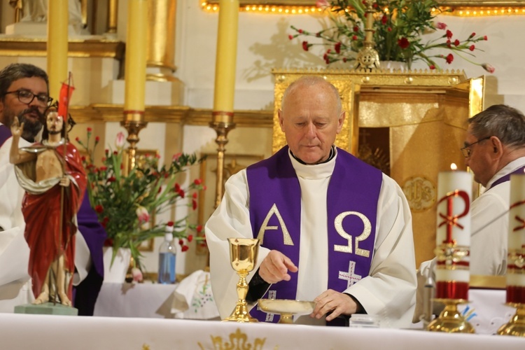 Ostatnie pożegnanie śp. ks. Mariana Kubeckiego w Dębowcu