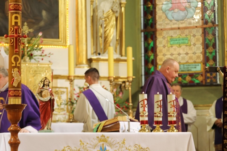 Ostatnie pożegnanie śp. ks. Mariana Kubeckiego w Dębowcu