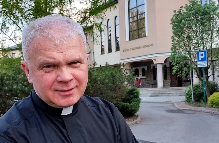 Rektor przypomina o dokumentach, jakie należy przygotować, wstępując do seminarium.