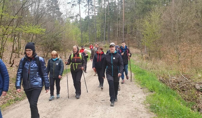 Rodzinne pielgrzymowanie szlakiem z muszelką