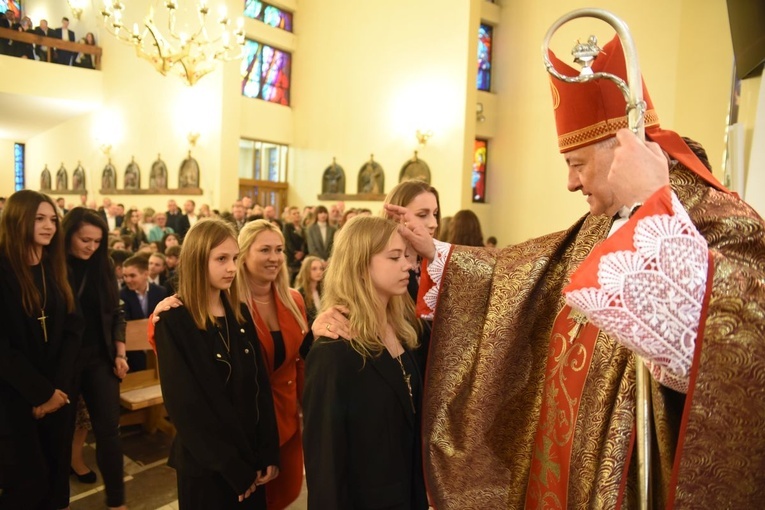 Bierzmowanie w par. Krzyża Św. i MBB w Dębicy