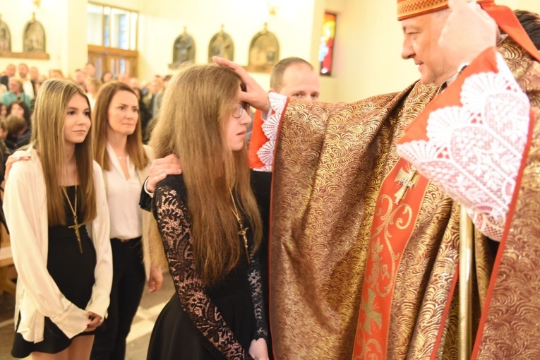 Bierzmowanie w par. Krzyża Św. i MBB w Dębicy