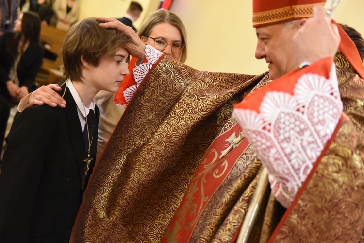 Bierzmowanie w par. Krzyża Św. i MBB w Dębicy