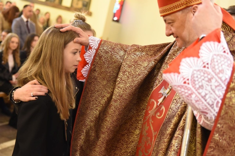 Bierzmowanie w par. Krzyża Św. i MBB w Dębicy