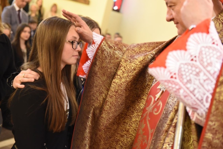 Bierzmowanie w par. Krzyża Św. i MBB w Dębicy