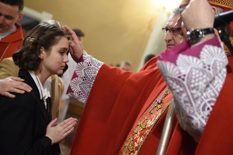 Bierzmowanie u św. Jadwigi w Dębicy