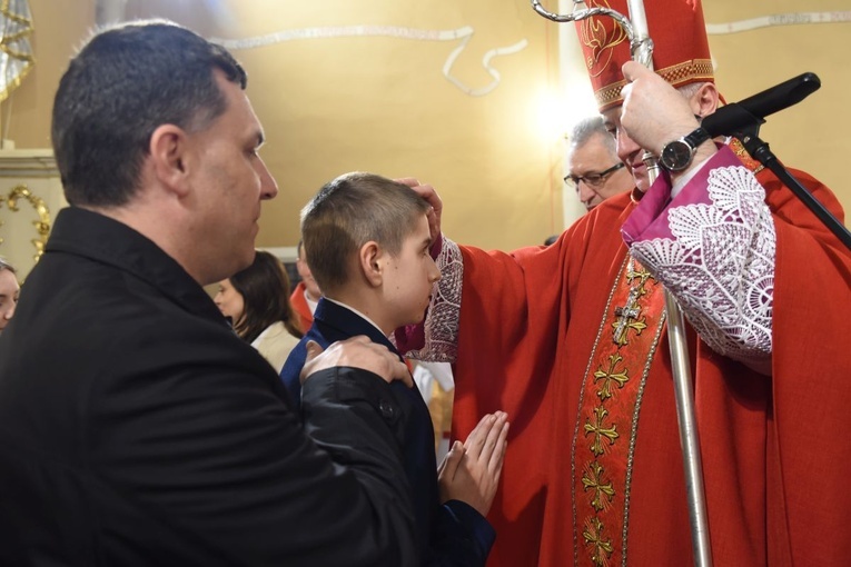 Bierzmowanie u św. Jadwigi w Dębicy