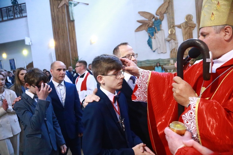 Bierzmowanie w Łękach Górnych