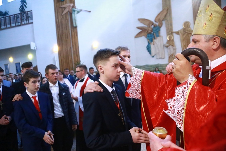 Bierzmowanie w Łękach Górnych