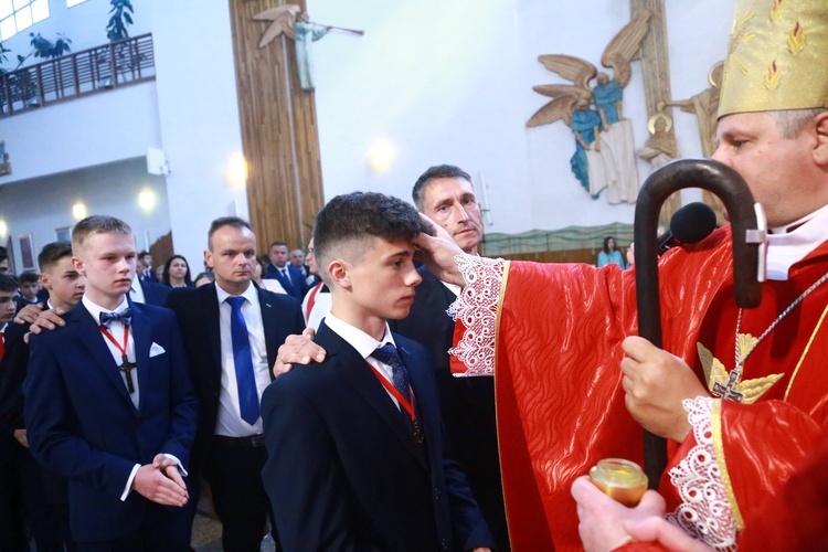 Bierzmowanie w Łękach Górnych