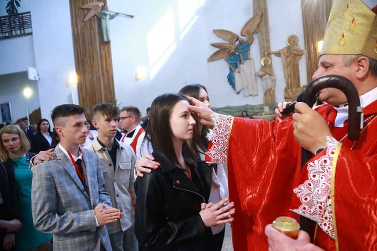 Bierzmowanie w Łękach Górnych