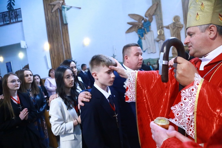 Bierzmowanie w Łękach Górnych