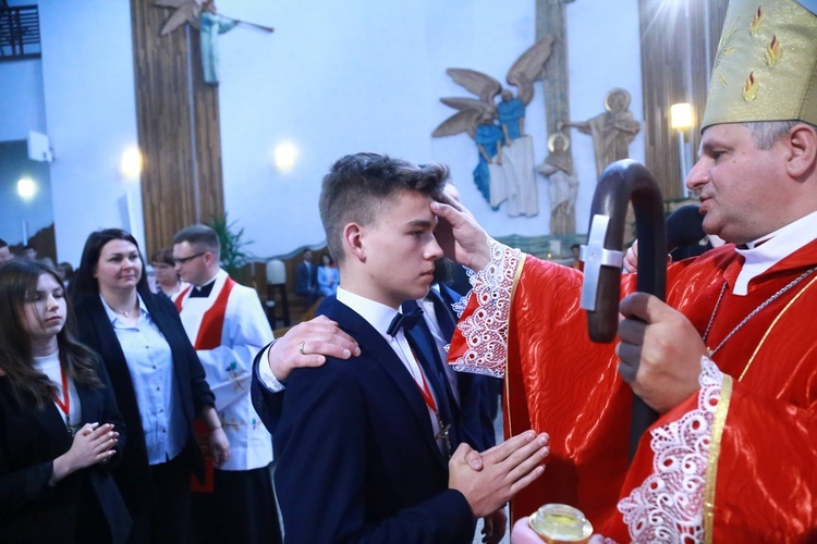 Bierzmowanie w Łękach Górnych