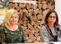 Do odwiedzenia skansenu 13 maja zachęcają Ilona Jaroszek, dyrektor MWR, i Anna Ziółek.