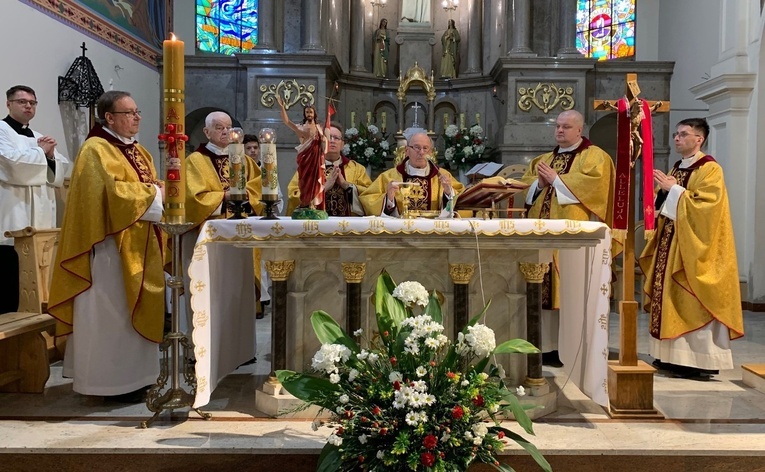 Mszy św. przewodniczył ks. prał. Henryk Ćwiek.