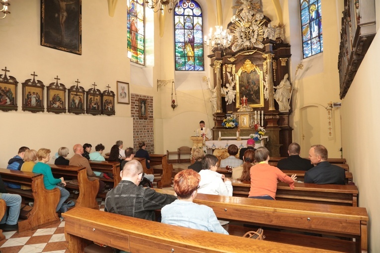 Przekazanie figury św. Józefa wspólnocie L'Arche