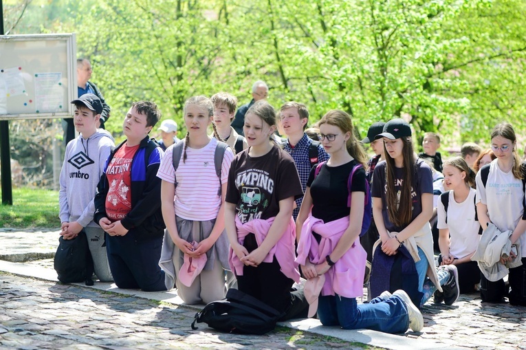 Pielgrzymka ósmoklasistów do Gietrzwałdu